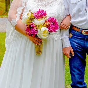 Wedding dress size 26w and Vail. Paid 1,000 from David’s bridal vail was 200$